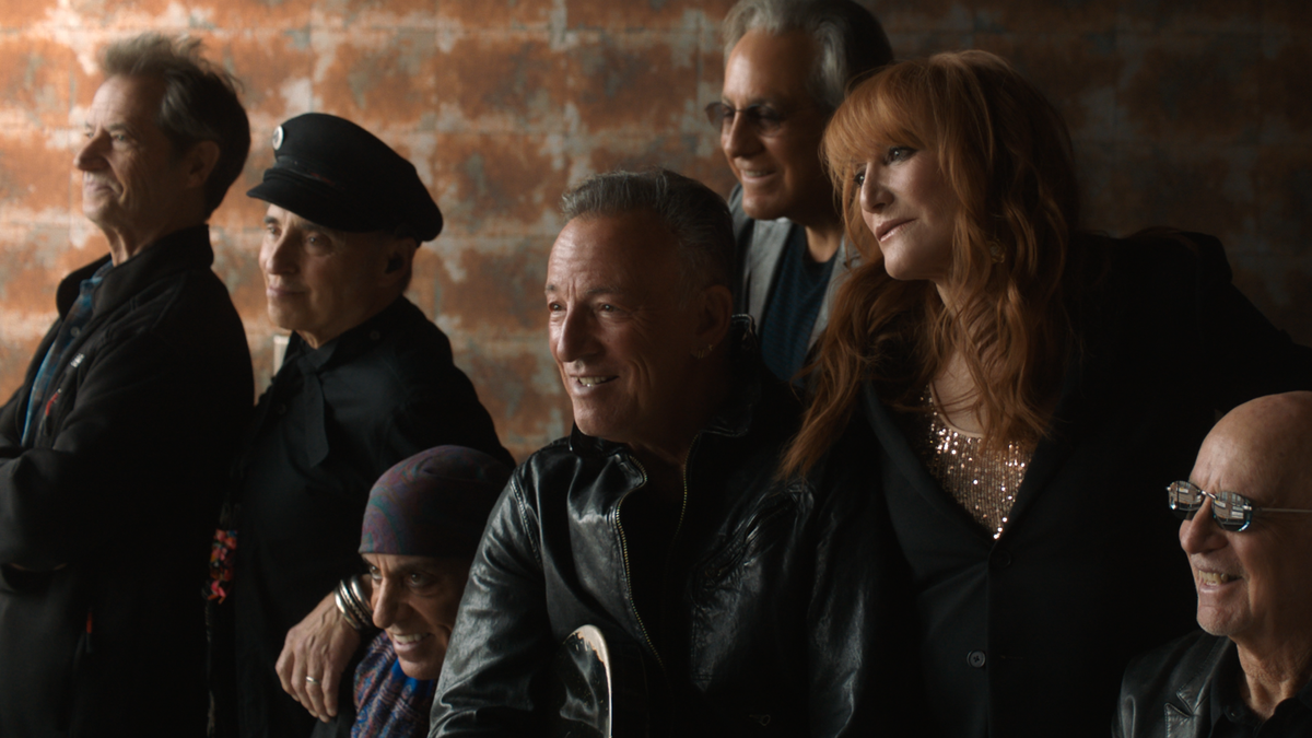 Bruce Springsteen and the E Street Band posing 