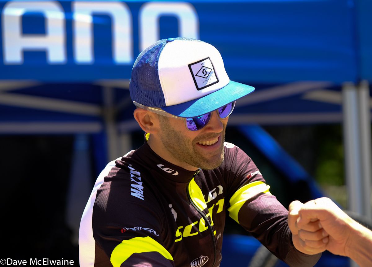 Geoff Kabush (Scott 3Rox Racing) being congratulated by fans after the race