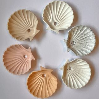 Shell design soap dishes assorted