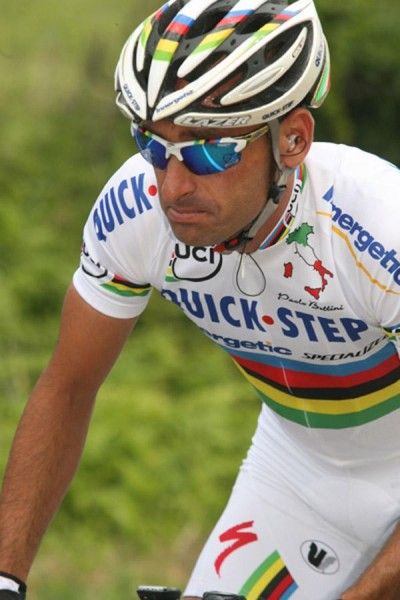 Bettini sports a special jersey with the image of Italy on the World Championship kit