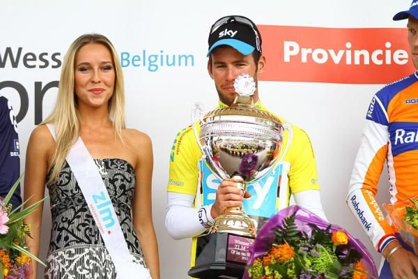 Mark Cavendish (Sky) with the winner's trophy
