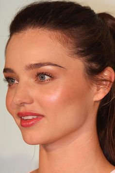 Miranda Kerr’s face typifies the properties of feminine youthfulness, including a short face, small chin, thick lips and small brow.