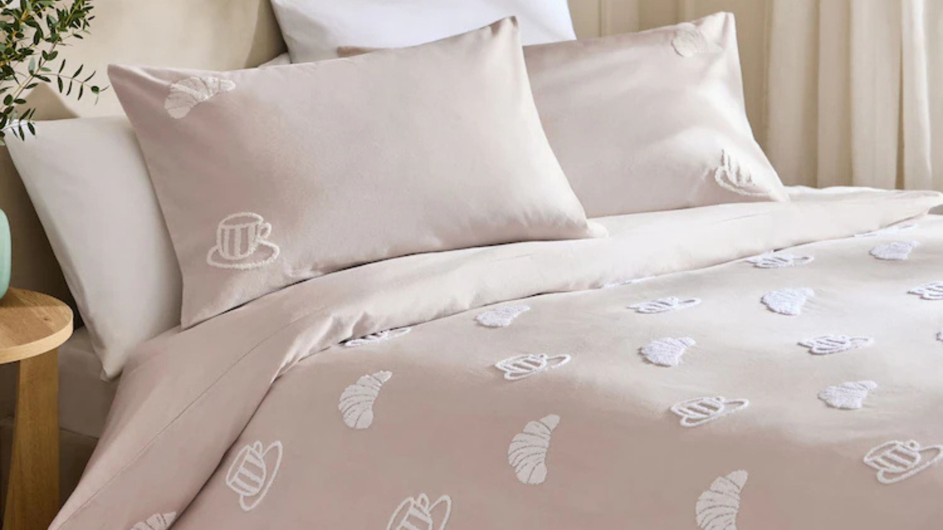 Natural Croissant Tufted Brushed Duvet Cover And Pillowcase Set