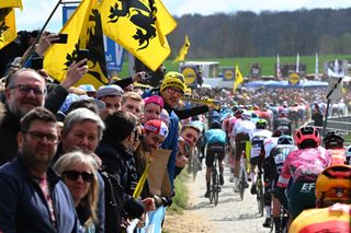 Ronde van Vlaanderen 2022 - Tour of Flanders - 106th Edition - Antwerp - Oudenaarde 272,5 km - 03/04/2022 - Oude Kwaremont - Fans - Scenery - Peloton - photo Vincent Kalut/PN/SprintCyclingAgencyÂ©2022