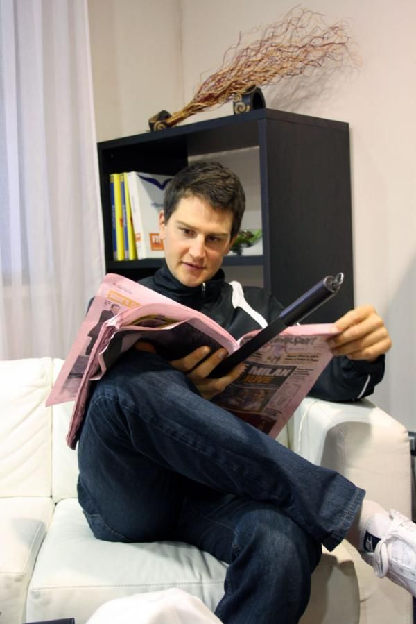 Ted King works on his Italian by reading Gazzetta dello Sport