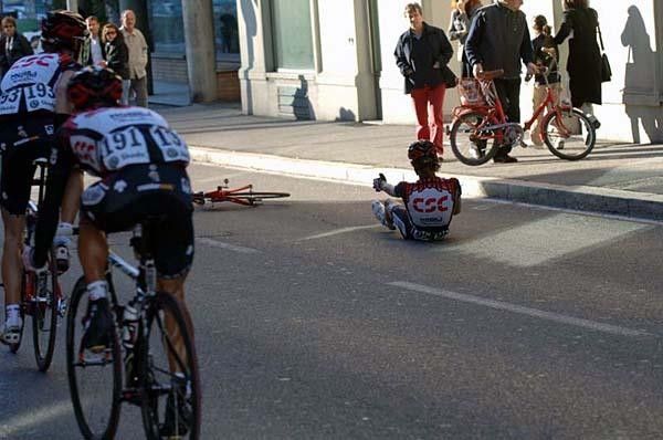 Which can't be said for Fr&auml;nk Schleck who touched wheels and crashed.