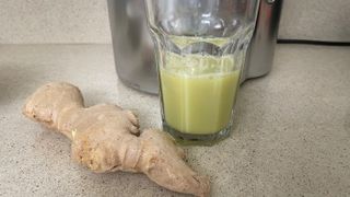 how to juice ginger: ginger juice with ginger root
