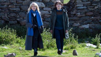 DI Ruth Calder (ASHLEY JENSEN) and DI ‘Tosh’ McIntosh (ALISON O’DONNELL) in Shetland series 8