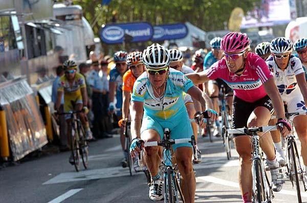 Vinokourov finishes 1'20 down on the leaders