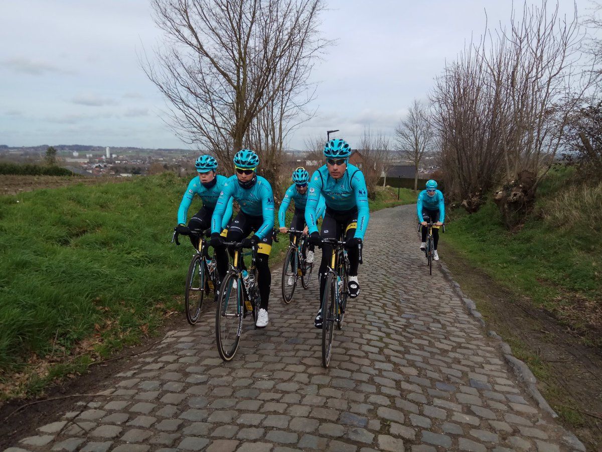Astana ride up the Oude Kwaremont