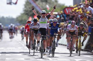Mark Cavendish (Dimension Data) wins stage 1 and earns his first ever yellow jersey