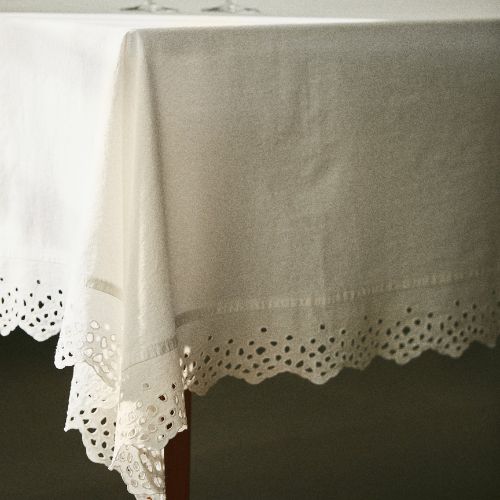 H&amp;amp;M Home, Broderie Anglaise Tablecloth