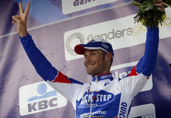 Boonen salutes the home crowd