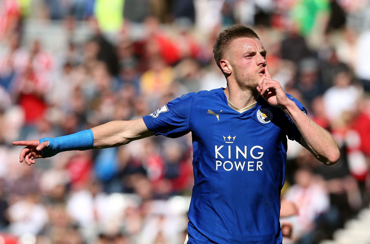 Jamie Vardy celebrates by shushing the crowd after scoring for Leicester City against Sunderland, April 2016