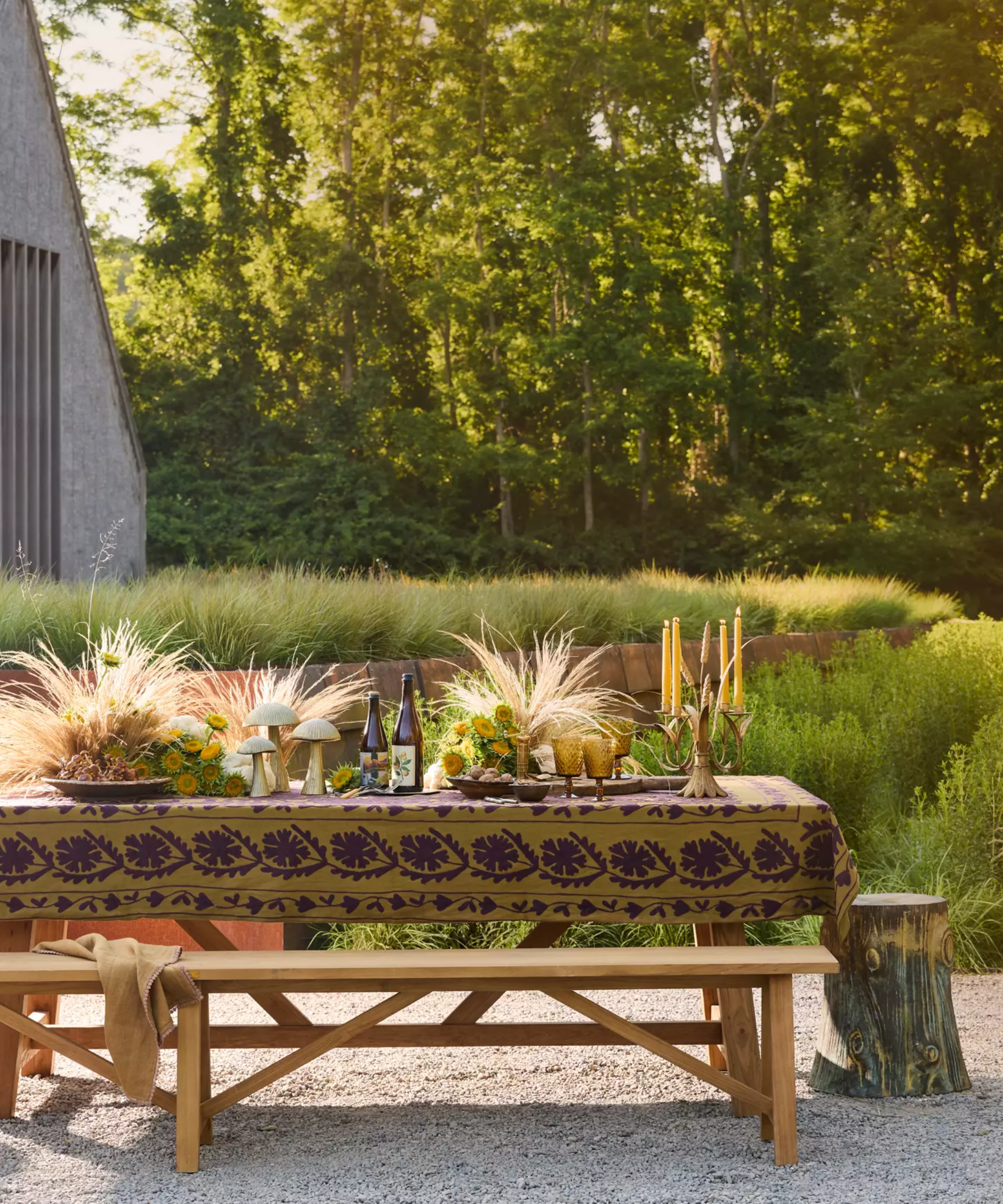 Decorative Thanksgiving table decor ideas for a chic and harvest-inspired tablescape