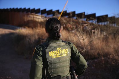 DHS spent nearly $1 billion on faulty radios for border patrol