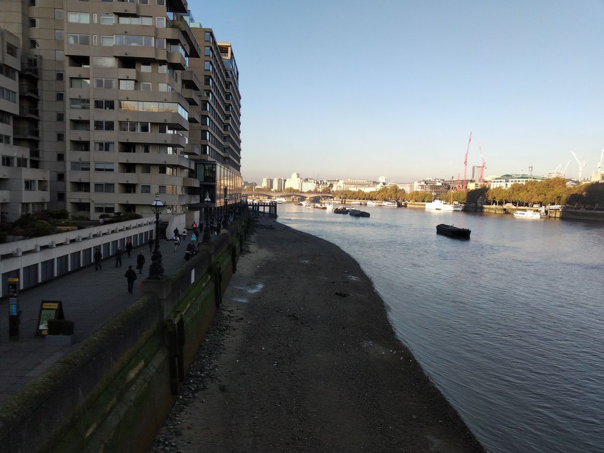 With HDR off, it's quicker to take shots but some detail is lost