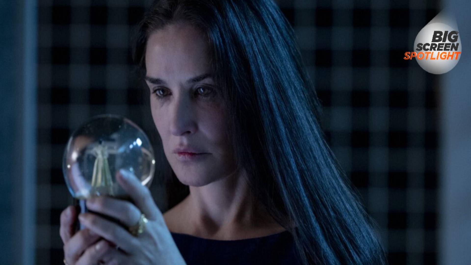 El nuevo body horror de Demi Moore y Margaret Qualley es un comentario carnoso sobre las presiones sociales y la experiencia más singular que jamás hayas tenido en un teatro.