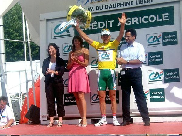 Hushovd on the podium with another yellow jersey.