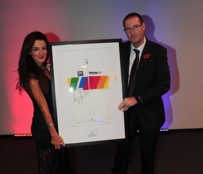 Lizzie Armitstead auctioned off one of her racing jerseys