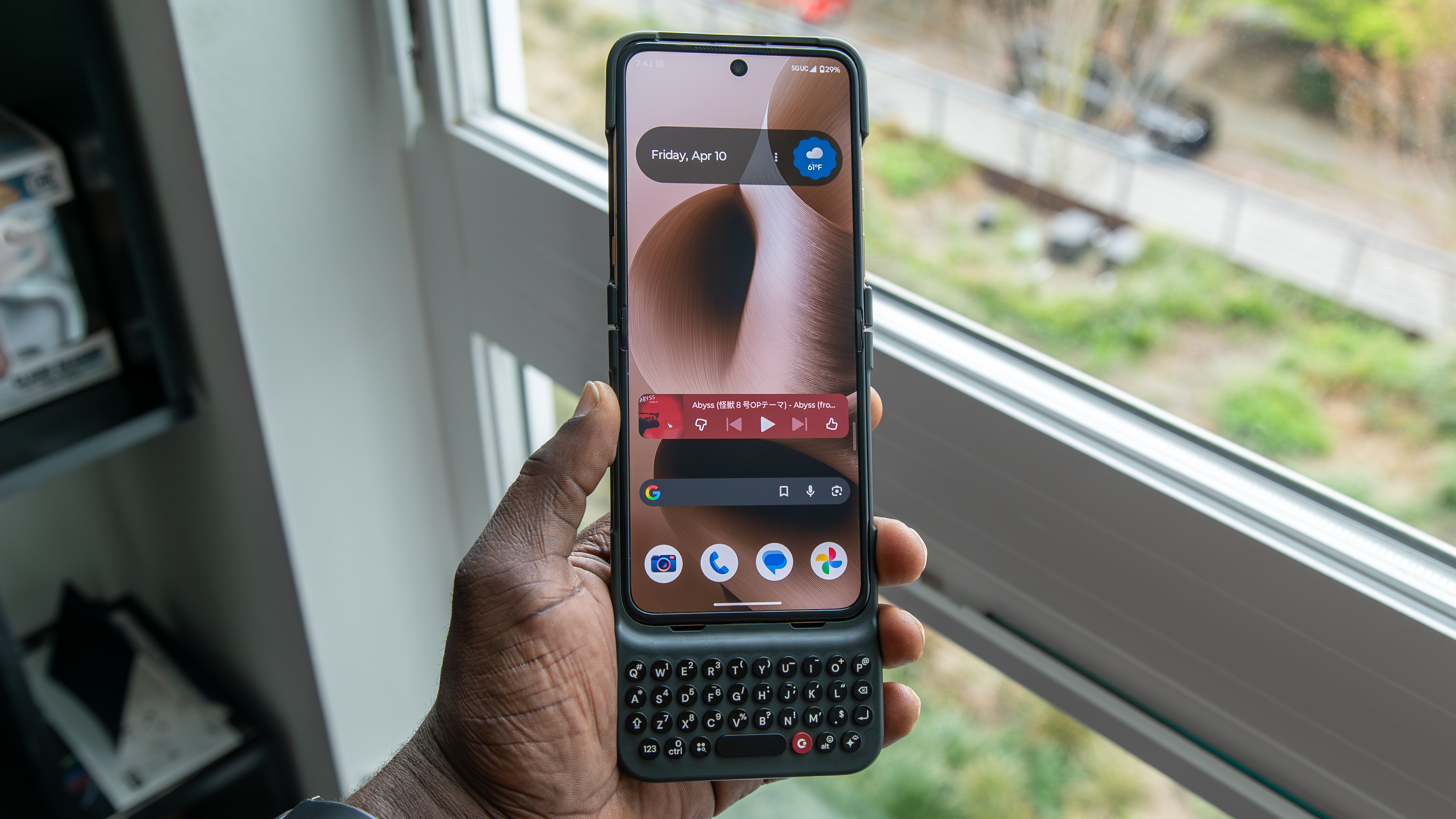 Keyboard clicks on Motorola Razr Ultra 2025