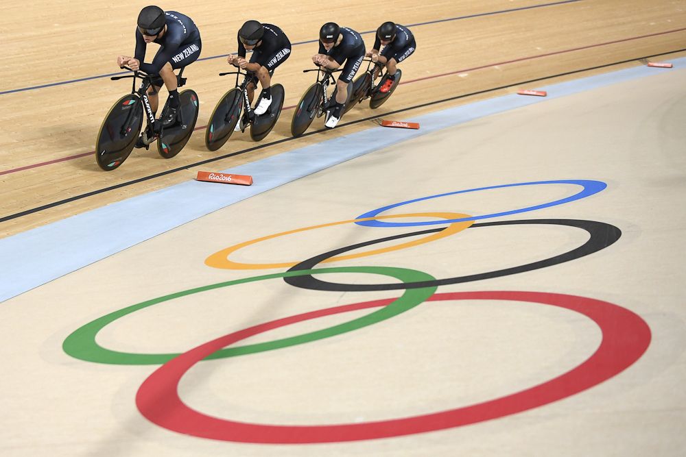 New Zealand compete in the team pursuit