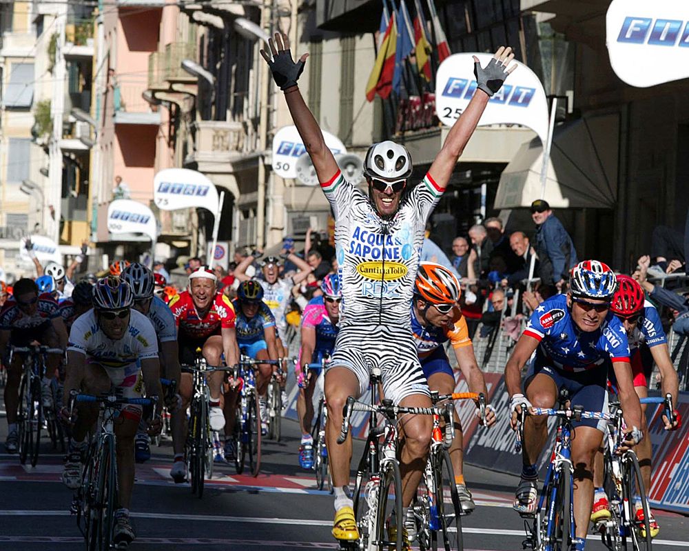 Mario Cipollini wins the 2002 Milan-San Remo