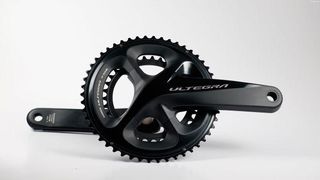 The new 4-arm chainset has a design that differs slightly from that of the latest Dura-Ace 9100 group