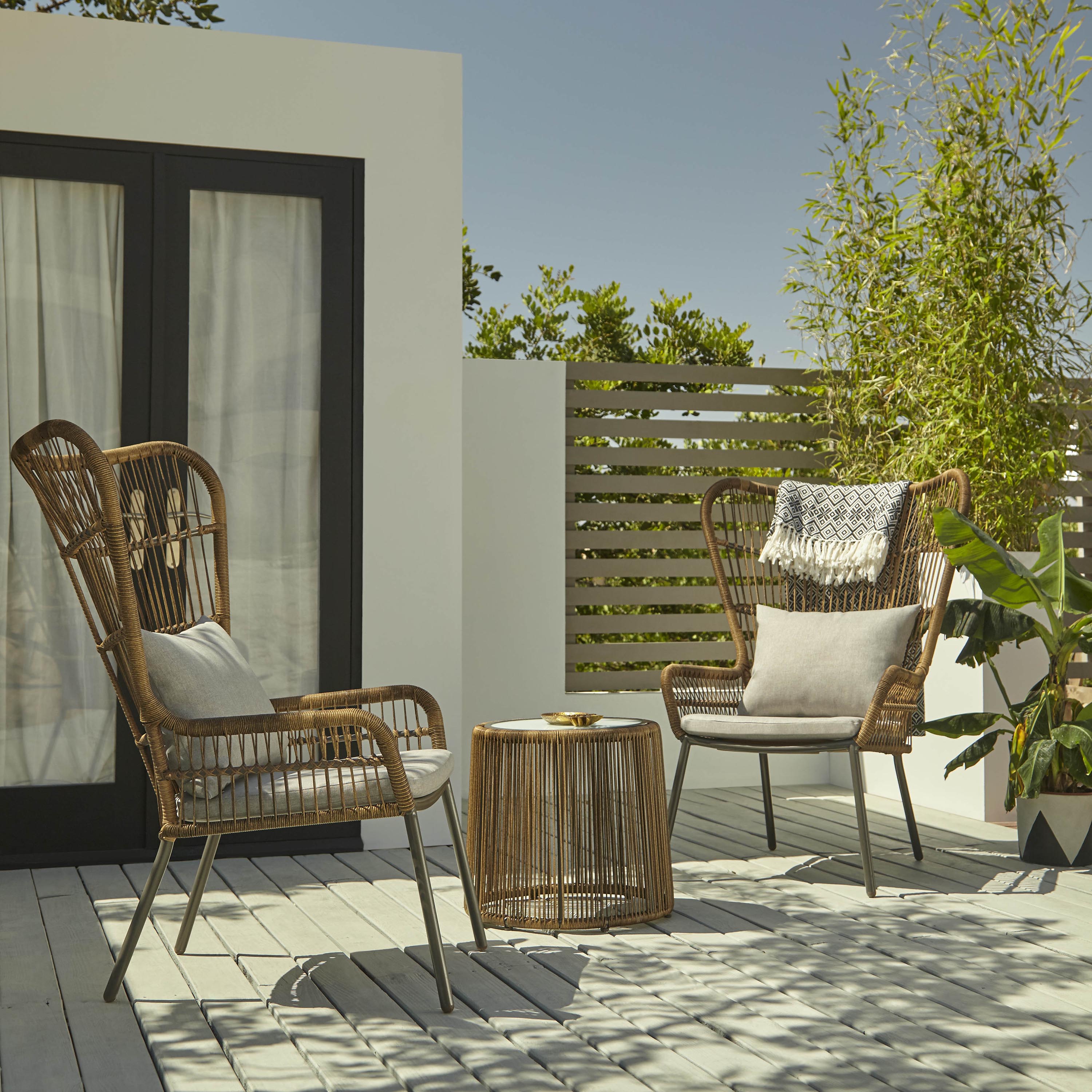 A light decking idea with rattan seating for two