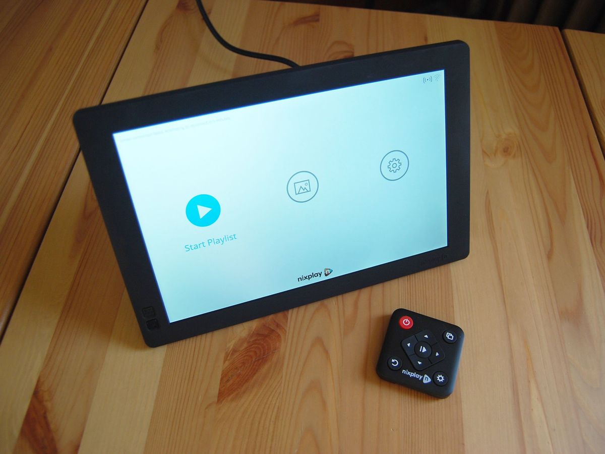 Nixplay&amp;#39;s widescreen Seed is a stellar digital frame with classic look