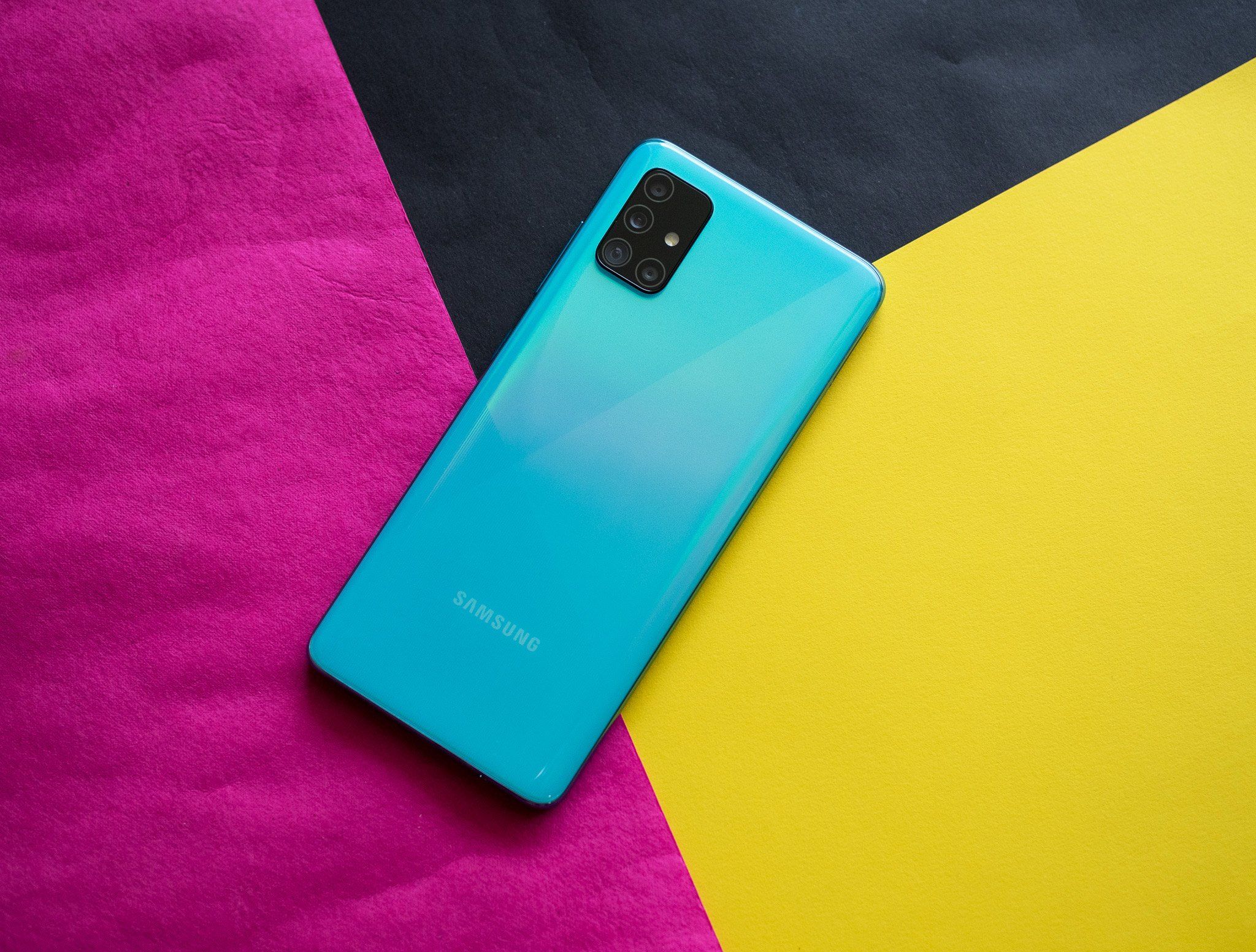 Samsung Galaxy A51 vs. iPhone SE (2020): Which should you buy ...