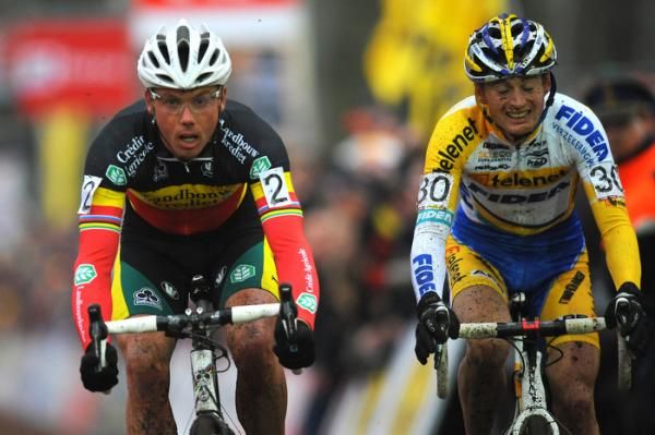Sven Nys beats Kevin Pauwels by inches in Gavere.