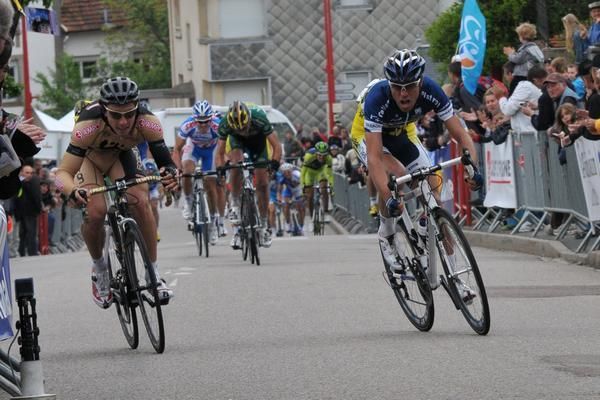Fabio Felline (Footon-Servetto) and Matteo Carrara (Vacansoleil)