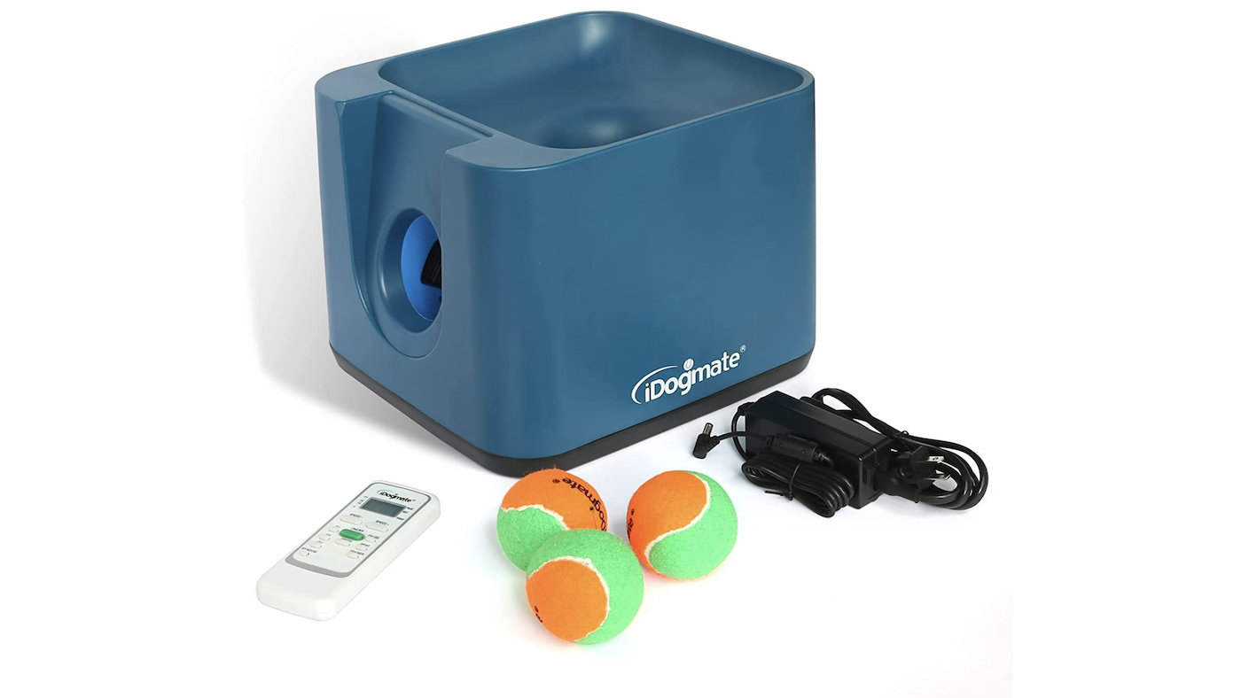 idogmate automatic ball thrower with three tennis balls