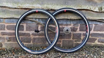 Image shows the Fulcrum Racing 4 wheelset