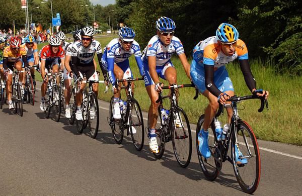 Canadian Ryder Hesjedal (Garmin-Slipstream) at the front.