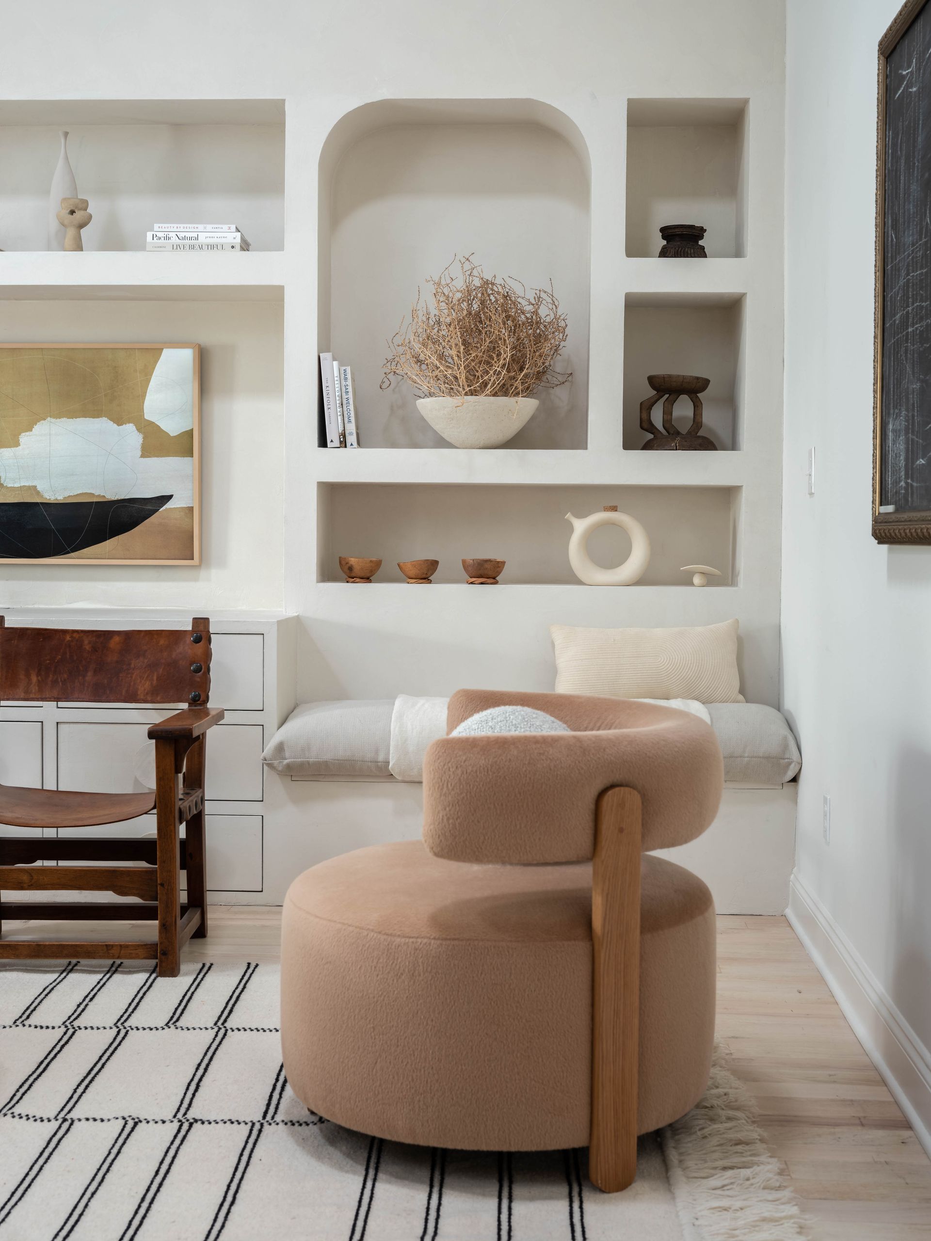 Neutral living room with arched shaped shelving