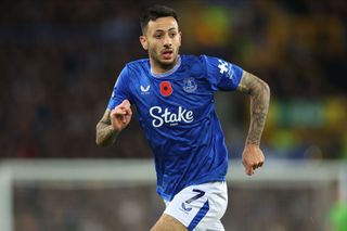 LIVERPOOL, ENGLAND - OCTOBER 26: Dwight McNeil of Everton running during the Premier League match between Everton FC and Fulham FC at Goodison Park on October 26, 2024 in Liverpool, England. (Photo by Ed Sykes/Sportsphoto/Allstar Via Getty Images)