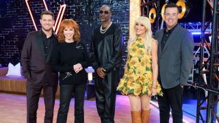 Michael Buble, Reba McEntire, Snoop Dogg, Gwen Stefani and Carson Daly are shown on Season 26 of The Voice.