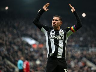 Bruno Guimaraes of Newcastle United (39) celebrates after Newcastle score opening goal during the Premier League match between Newcastle United FC and Liverpool FC at St James&#039; Park on December 04, 2024 in Newcastle upon Tyne, England.