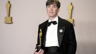 Cillian Murphy, with his Oscar