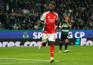 LISBON, PORTUGAL - NOVEMBER 26: Bukayo Saka of Arsenal FC celebrates after scoring a goal during the UEFA Champions League 2024/25 League Phase MD5 match between Sporting CP and Arsenal FC at Estadio Jose Alvalade on November 26, 2024 in Lisbon, Portugal. (Photo by Gualter Fatia/Getty Images)