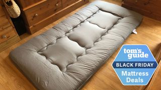 The MAXYOYO Japanese Floor Mattress with a Black Friday deals badge