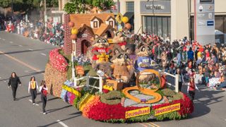 Rose Parade float featuring racoons and flowers