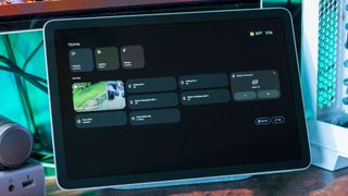 Home Control screen saver on the Pixel Tablet
