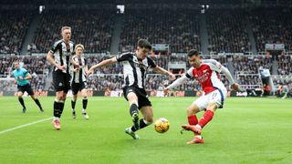 Gabriel Martinelli of Arsenal is challenged by Tino Livramento of Newcastle United during the Premier League match between Newcastle United FC and Arsenal FC at St James&#039; Park on November 02, 2024 in Newcastle upon Tyne, England.