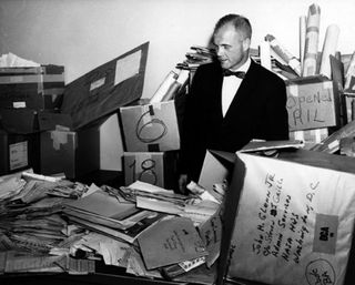 John Glenn in NASA&#039;s mailroom