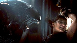 Cailee Spaeny as Rain Carradine facing a xenomorph in Alien Romulus.