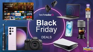 Varios productos tecnológicos, como un televisor, una PS5, un teléfono, un portátil, una aspiradora y mucho más, rodean el logotipo de las ofertas del Black Friday de TechRadar.