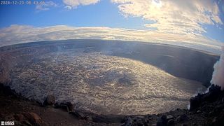 A panorama of the erupting Kilauea volcano inside the Halemaʻumaʻu crater.